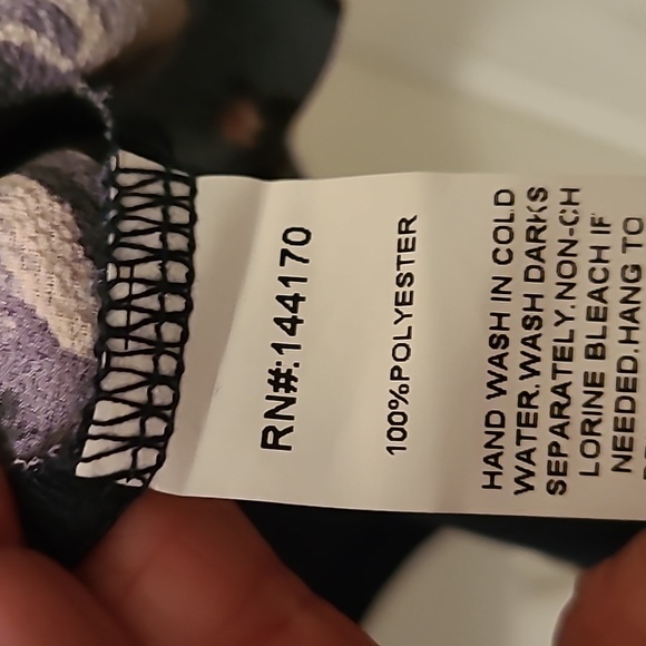 MODERN ATTRACTION WOMENS PLUS SIZE SLEEVELESS BLUE FLORAL V-NECK TOP SIZE 2X - Picture 8 of 15